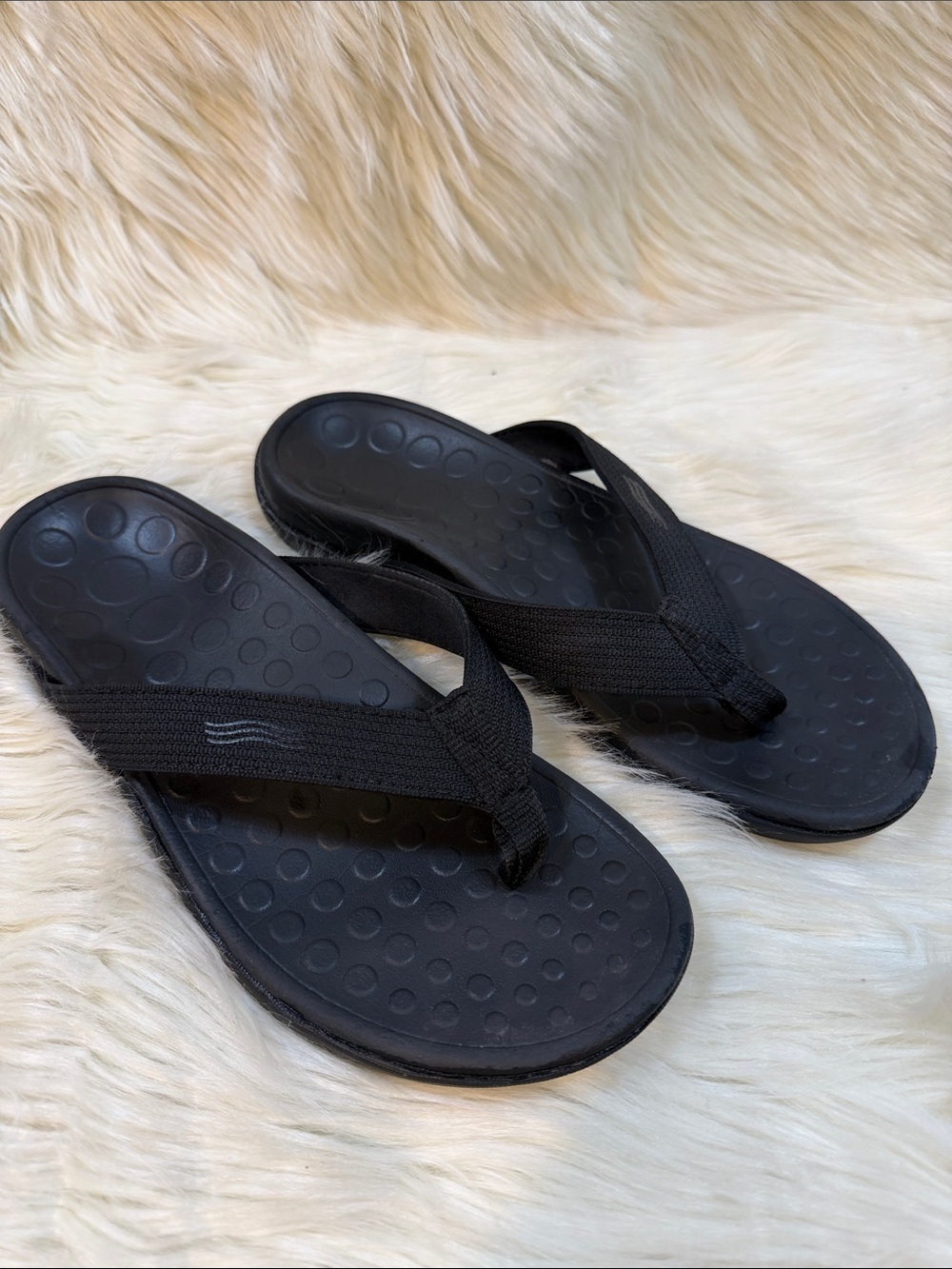New Vionic Black Textured Thing Flip Flop Sandals -Women’s 7
